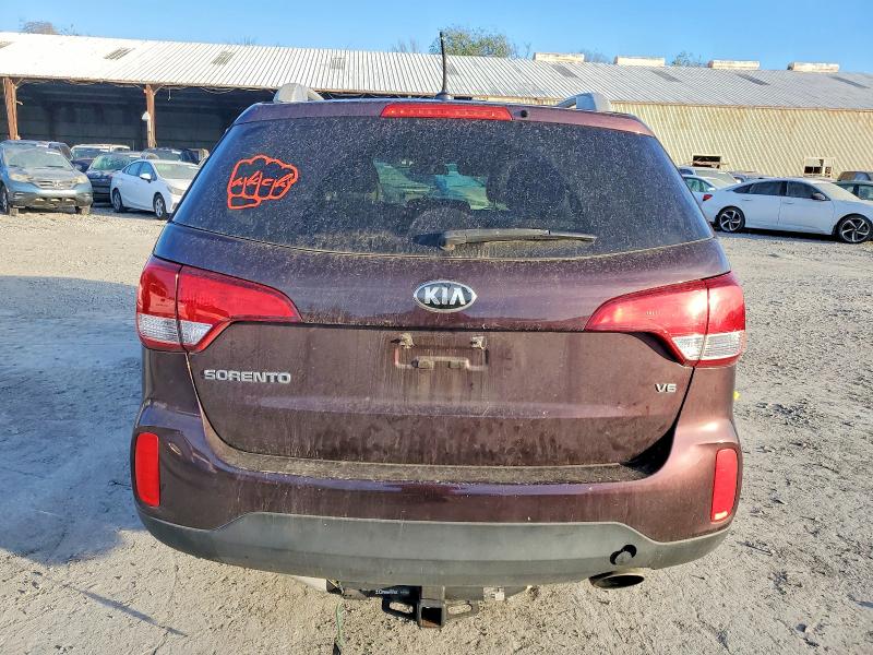 Photo 6 from auction – 2015 KIA SORENTO LX with VIN 5XYKTDA70FG639811