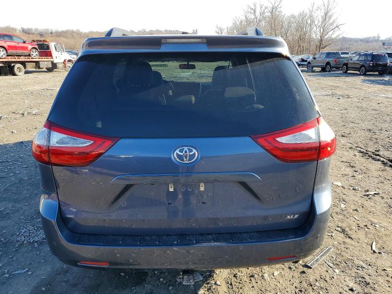 Photo 6 from auction – 2017 TOYOTA SIENNA XLE with VIN 5TDYZ3DC4HS769348