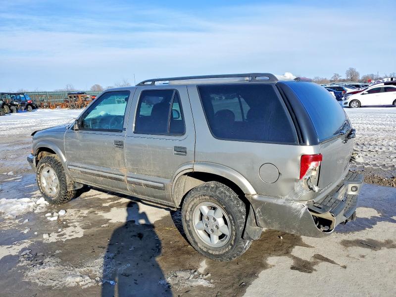Photo 2 from auction – 2001 CHEVROLET BLAZER with VIN 1GNDT13WX1K264368