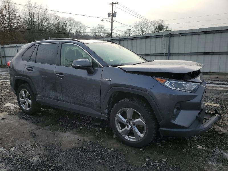 Photo 4 from auction – 2021 TOYOTA RAV4 XLE P with VIN JTMB6RFV2MD040948