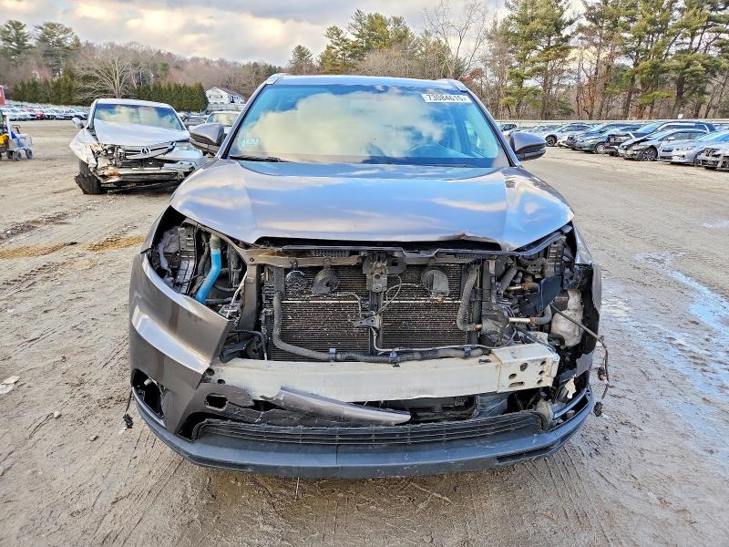 Photo 5 from auction – 2016 TOYOTA HIGHLANDER with VIN 5TDDCRFH1GS015723