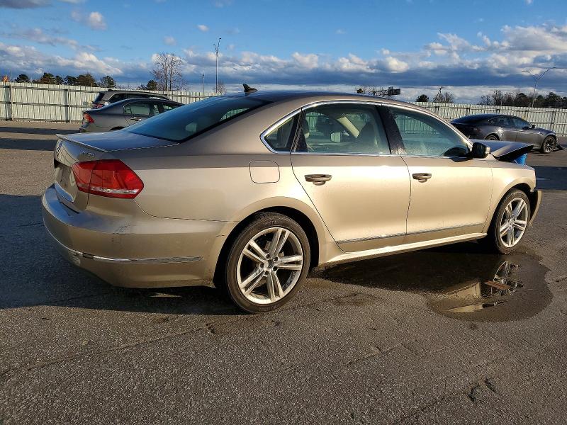 Photo 3 from auction – 2015 VOLKSWAGEN PASSAT with VIN 1VWCT7A32FC090505