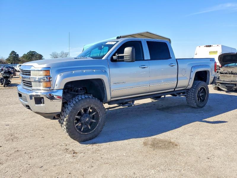 CHEVROLET SILVERADO 2015 with VIN 1GC1KWE85FF103064 - Photo from auction