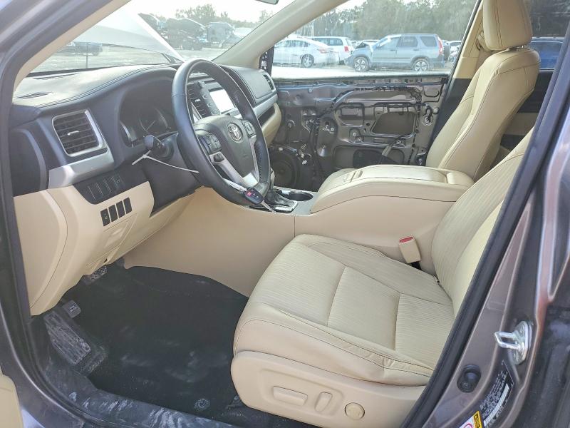 Photo 7 from auction – 2015 TOYOTA HIGHLANDER with VIN 5TDZKRFH4FS092366