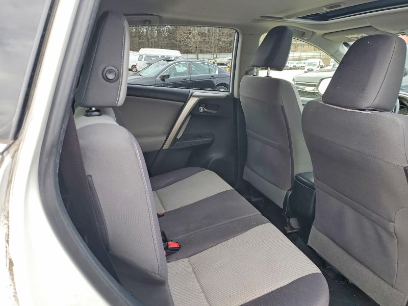 Photo 11 from auction – 2015 TOYOTA RAV4 with VIN JTMRFREV3FJ046293