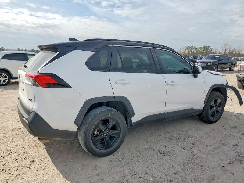 Photo 3 from auction – 2020 TOYOTA RAV4 XLE with VIN 2T3W1RFV7LW091783