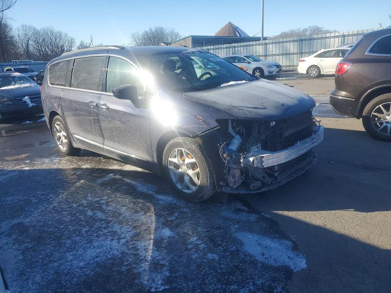 Photo 4 from auction – 2017 CHRYSLER PACIFICA T with VIN 2C4RC1BG1HR579578
