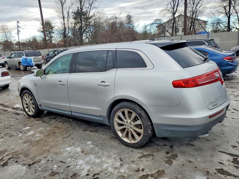 Zdjęcie 2 z aukcji – 2012 LINCOLN MKT z VIN 2LMHJ5AT4CBL54998