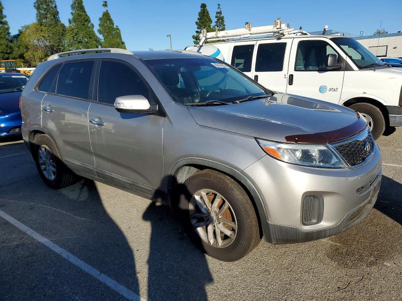 Photo 4 from auction – 2015 KIA SORENTO with VIN 5XYKT4A74FG598292