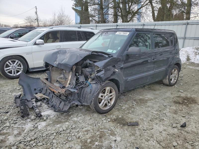 KIA SOUL + 2010 with VIN KNDJT2A28A7187844 - Photo from auction