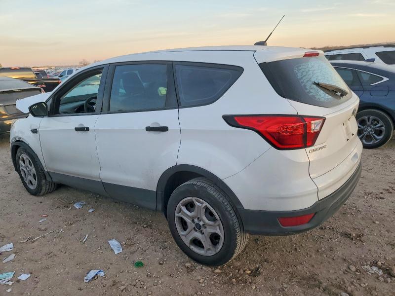 Photo 2 from auction – 2019 FORD ESCAPE with VIN 1FMCU0F77KUB00108