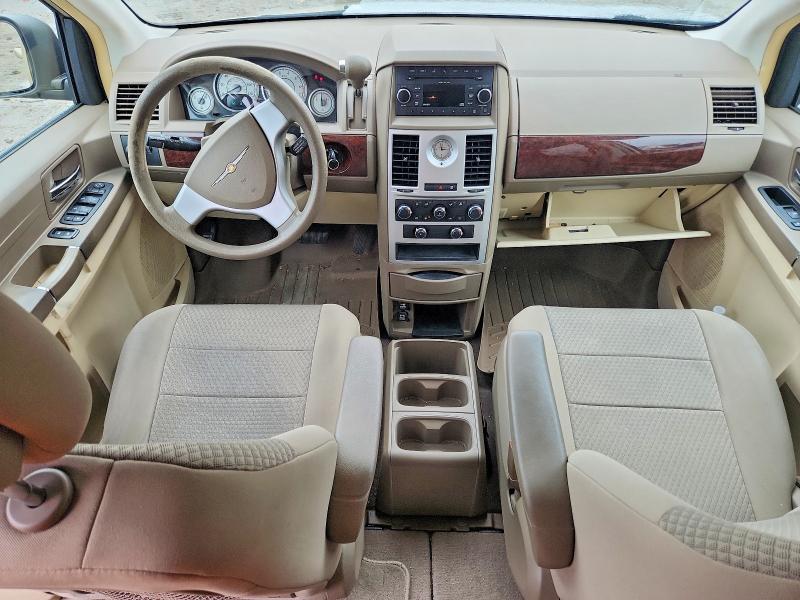 Photo 8 from auction – 2010 CHRYSLER TOWN & COU with VIN 2A4RR2D12AR344796