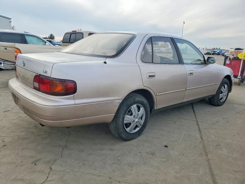 Photo 3 from auction – 1995 TOYOTA CAMRY with VIN 4T1SK12E3SU879826