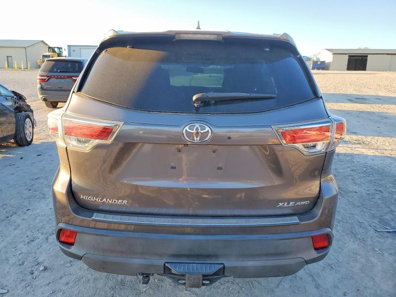 Photo 6 from auction – 2015 TOYOTA HIGHLANDER with VIN 5TDJKRFHXFS159002