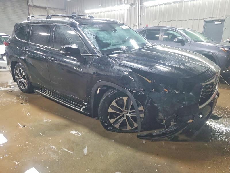 Photo 4 from auction – 2021 TOYOTA HIGHLANDER with VIN 5TDGBRCH0MS039091