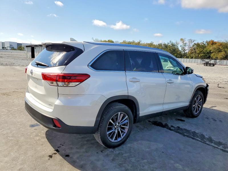 Photo 3 from auction – 2019 TOYOTA HIGHLANDER with VIN 5TDKZRFH4KS320440
