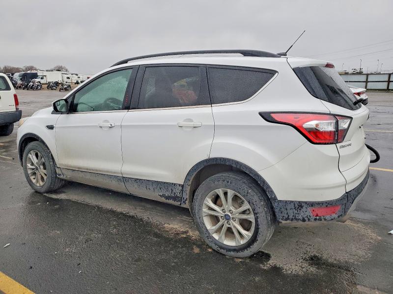 Photo 2 from auction – 2018 FORD ESCAPE SE with VIN 1FMCU9GD0JUB56401