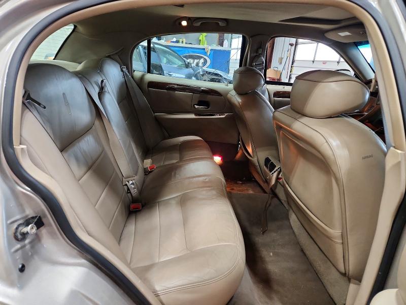 Photo 10 from auction – 2002 LINCOLN TOWN CAR S with VIN 1LNHM82W22Y668003