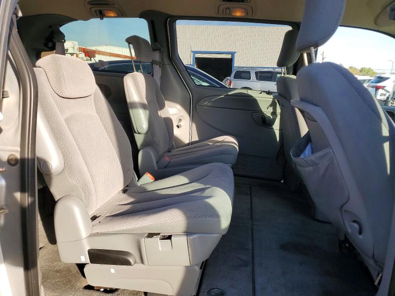 Photo 11 from auction – 2005 DODGE GRAND CARA with VIN 2D4GP44L85R104189