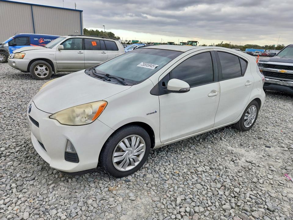 Photo 1 from auction – 2014 TOYOTA PRIUS C with VIN JTDKDTB38E1075066