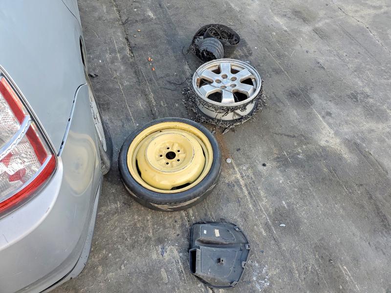 Photo 12 from auction – 2006 TOYOTA PRIUS with VIN JTDKB20U463136995