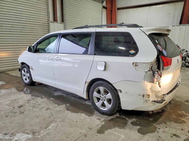 Photo 2 from auction – 2013 TOYOTA SIENNA with VIN 5TDKK3DCXDS330854