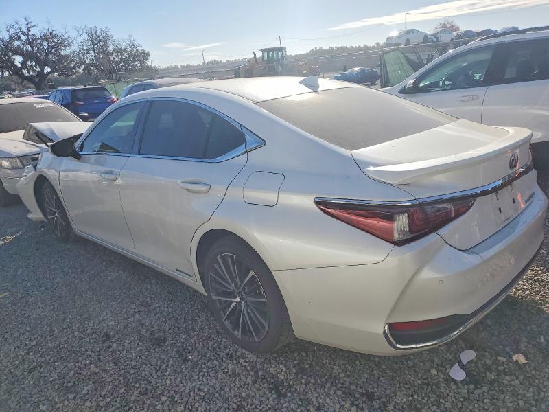 Photo 2 from auction – 2022 LEXUS ES 300H with VIN 58ADA1C18NU024091