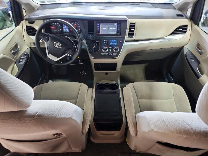 Photo 8 from auction – 2017 TOYOTA SIENNA LE with VIN 5TDKZ3DCXHS892058