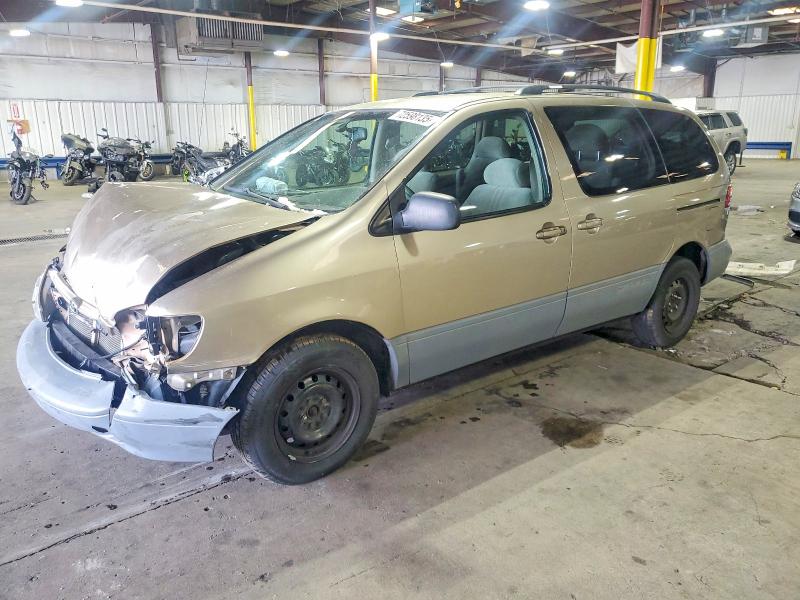 Photo 1 from auction – 2000 TOYOTA SIENNA with VIN 4T3ZF13C2YU294431