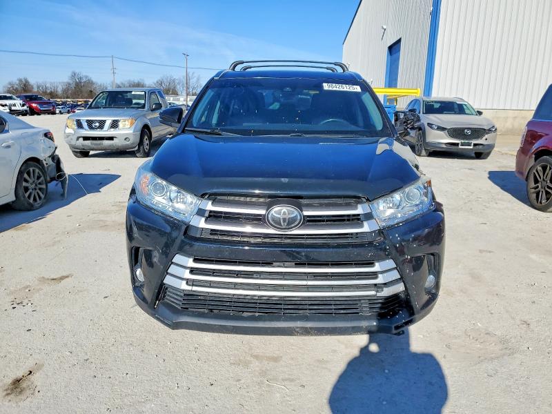 Photo 5 from auction – 2018 TOYOTA HIGHLANDER with VIN 5TDJZRFH1JS531881