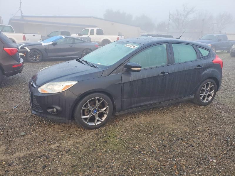 FORD FOCUS SE 2013 مع رقم تعريف المركبة 1FADP3K20DL118976 - صورة من المزاد