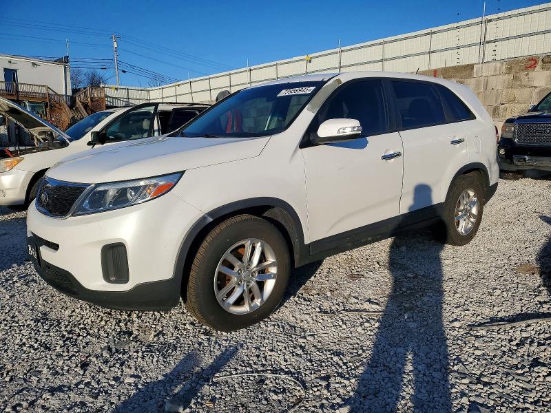 KIA SORENTO LX 2015 with VIN 5XYKT3A63FG565933 - Photo from auction