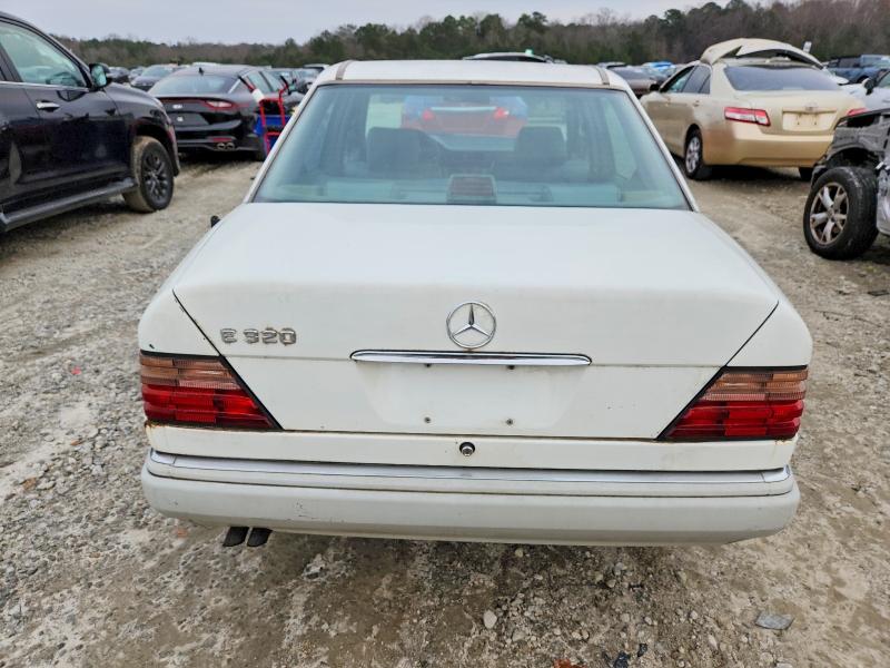 Photo 6 from auction – 1994 MERCEDES-BENZ E 320 with VIN WDBEA32EXRC038357