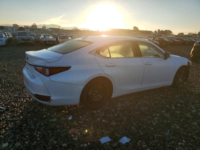 Photo 3 from auction – 2024 LEXUS ES 300H with VIN 58ADA1C17RU050767