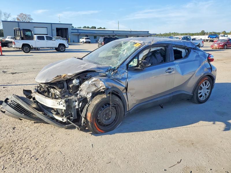 TOYOTA C-HR XLE 2019 with VIN NMTKHMBX8KR077877 - Photo from auction