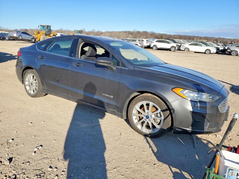 Photo 4 from auction – 2019 FORD FUSION with VIN 3FA6P0LU2KR130696