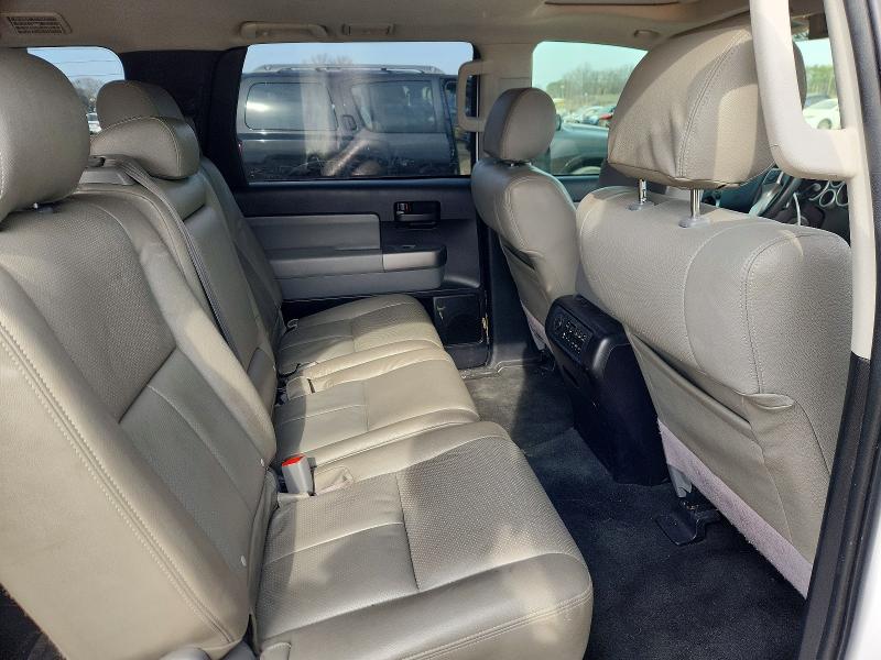 Photo 11 from auction – 2015 TOYOTA SEQUOIA SR with VIN 5TDZY5G12FS059701