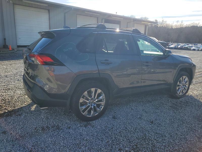 Foto 3 de la subasta – 2021 TOYOTA RAV4 XLE P con VIN 2T3C1RFV8MW157942