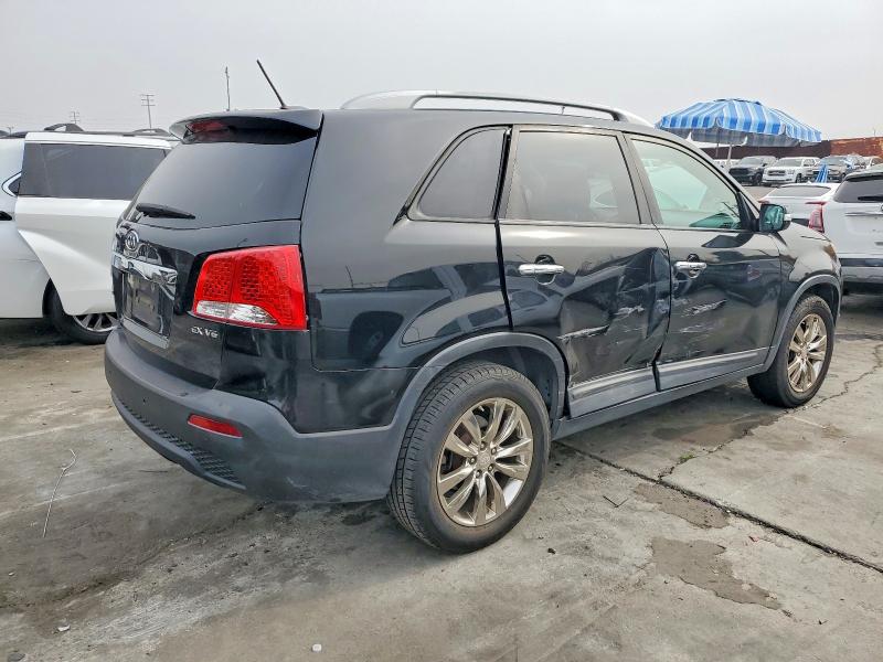 Photo 3 from auction – 2011 KIA SORENTO EX with VIN 5XYKU4A2XBG039891