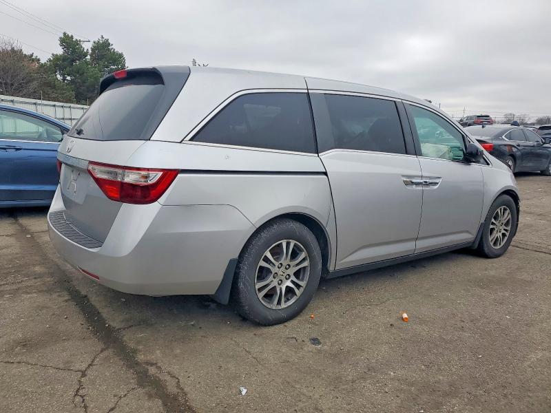 Photo 3 from auction – 2012 HONDA ODYSSEY EX with VIN 5FNRL5H41CB005717