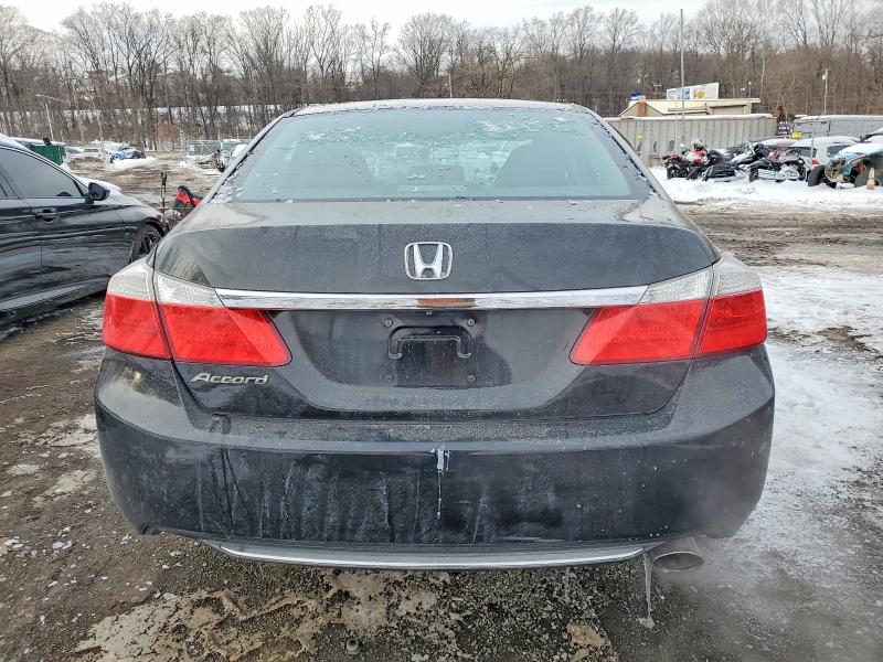 Photo 6 from auction – 2015 HONDA ACCORD with VIN 1HGCR2F30FA173392