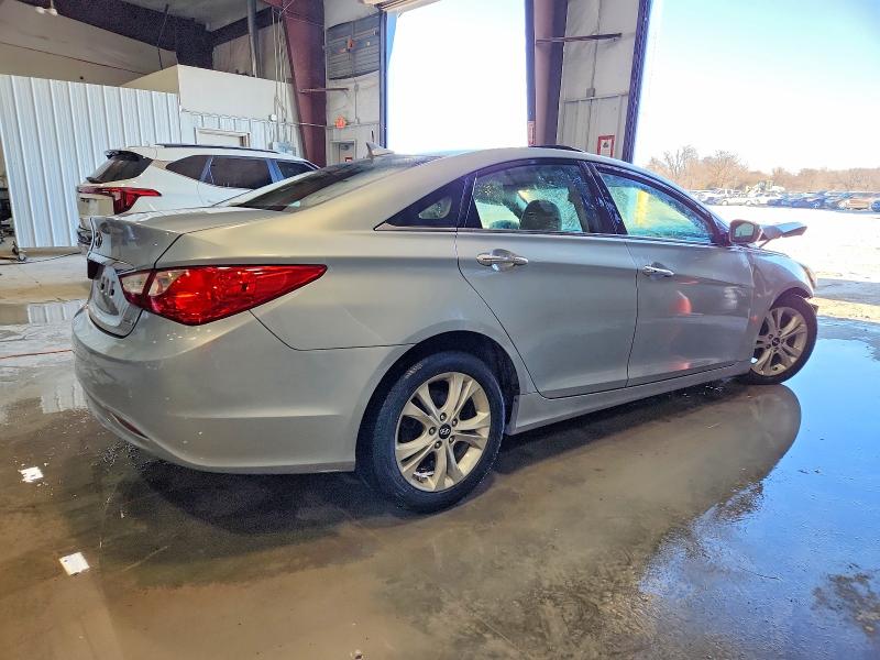 Photo 3 from auction – 2011 HYUNDAI SONATA with VIN 5NPEC4AC7BH138296