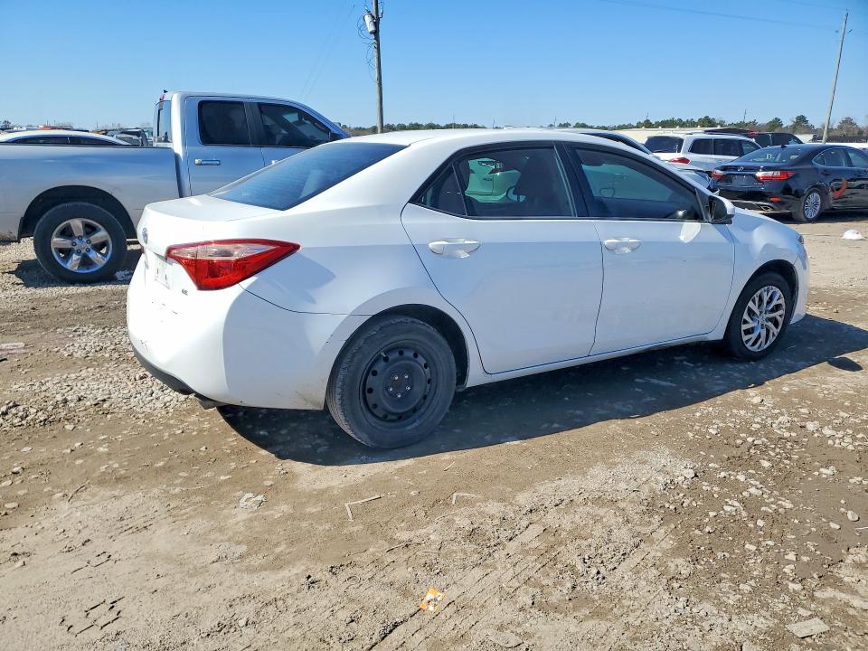 Photo 3 from auction – 2018 TOYOTA COROLLA with VIN 5YFBURHE0JP770210