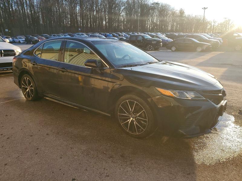 Photo 4 from auction – 2018 TOYOTA CAMRY L with VIN 4T1B11HK2JU650407