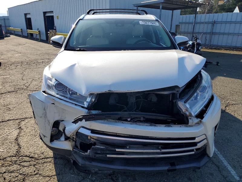 Photo 5 from auction – 2017 TOYOTA HIGHLANDER with VIN 5TDKZRFHXHS516391