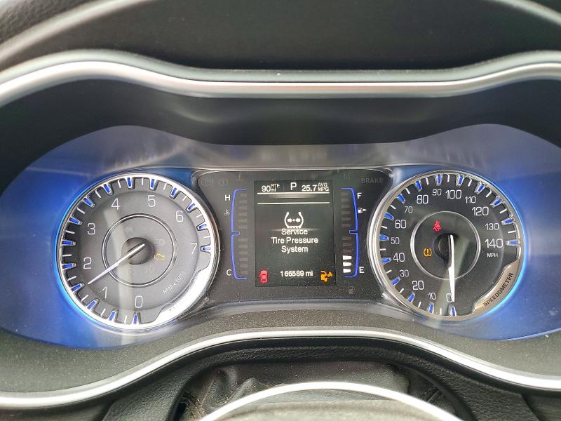Photo 9 from auction – 2015 CHRYSLER 200 LIMITE with VIN 1C3CCCAB5FN734543