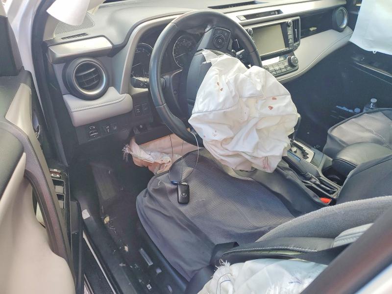 Photo 8 from auction – 2017 TOYOTA RAV4 LIMIT with VIN 2T3DFREV7HW647866