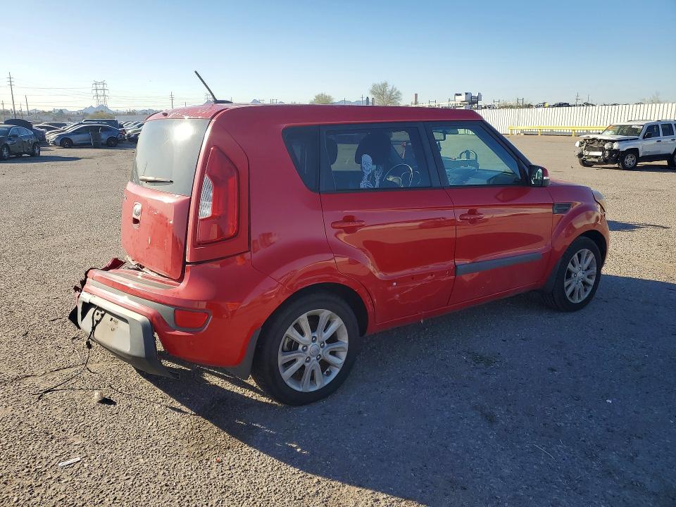 Photo 3 from auction – 2013 KIA SOUL with VIN KNDJT2A69D7556637