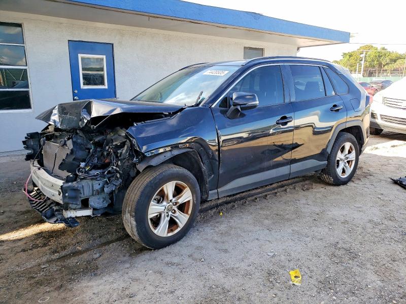 TOYOTA RAV4 XLE 2021 with VIN JTMW1RFVXMD067704 - Photo from auction