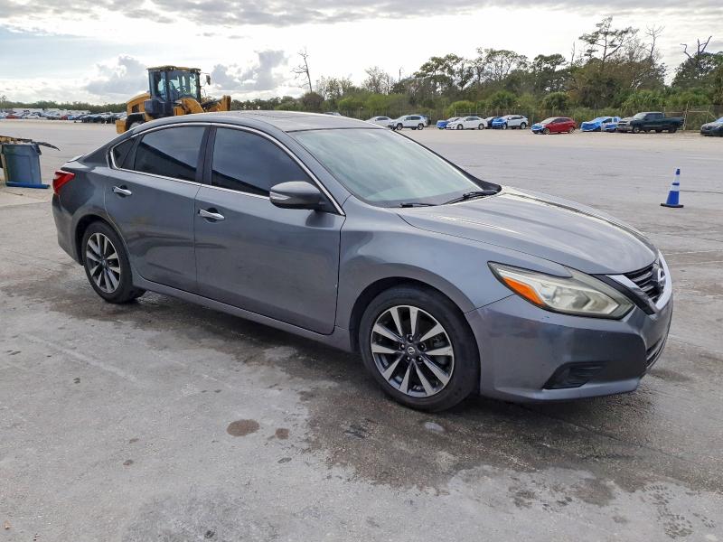 Photo 4 from auction – 2017 NISSAN ALTIMA 2.5 with VIN 1N4AL3AP2HC213699